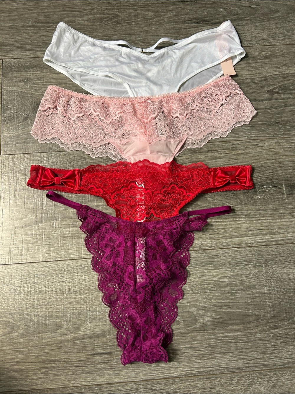 New! Victoria’s SecretLace Thong & Cheeky
